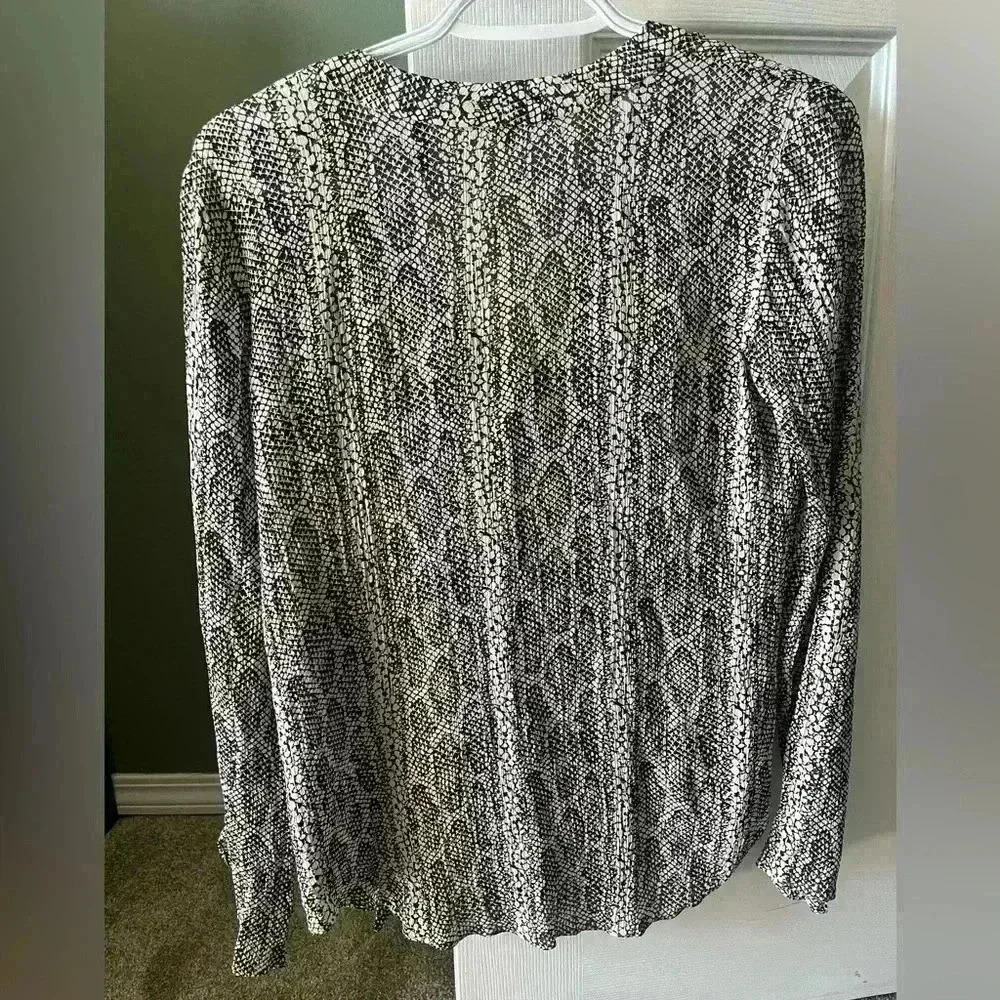 Theory  100% Silk Top | Petite - Picture 6 of 7